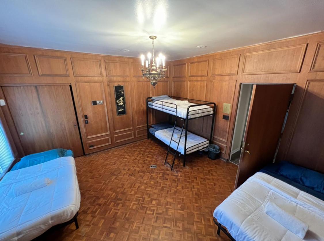 بيت شباب Pill Hill Mansion شيكاغو المظهر الخارجي الصورة